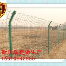 安平縣澤良金屬絲網(wǎng)制品廠 專業(yè)護欄網(wǎng)生產(chǎn)與解決方案